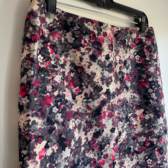 Talbots Abstract Floral Pencil Skirt Size 8 - Picture 2 of 6